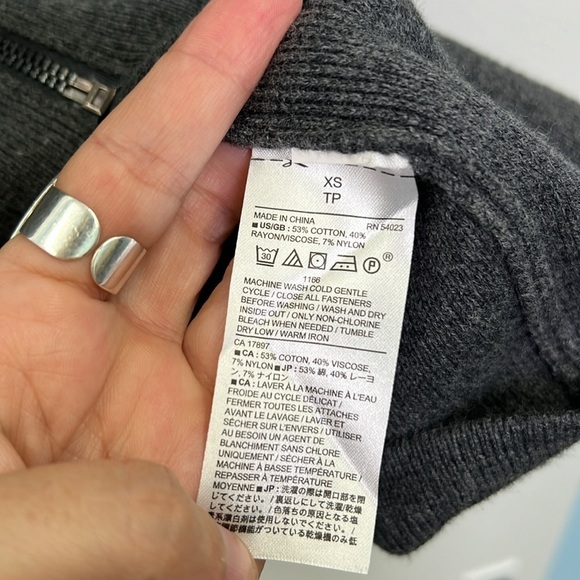 Banana Republic - Dark Gray Knit Long Sleeve Zip Up Pocket Long Sweater Size XS - Picture 9 of 10